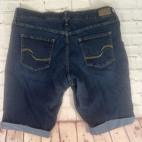 Levi’s Signature Modern Skinny Shorts Women’s Denim Bermuda Dark Wash Size 18 - Picture 2 of 10